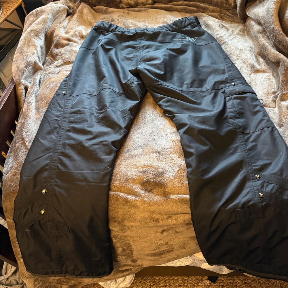 Black women’s Cargo Pants with Secure Pockets